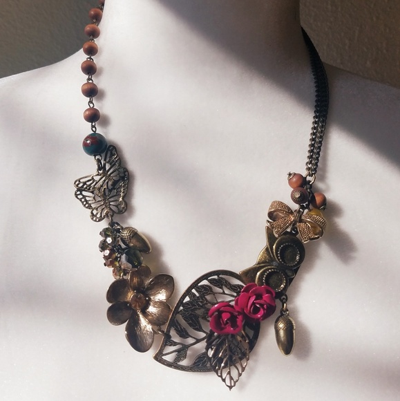 Jewelry - Floral statement necklace
